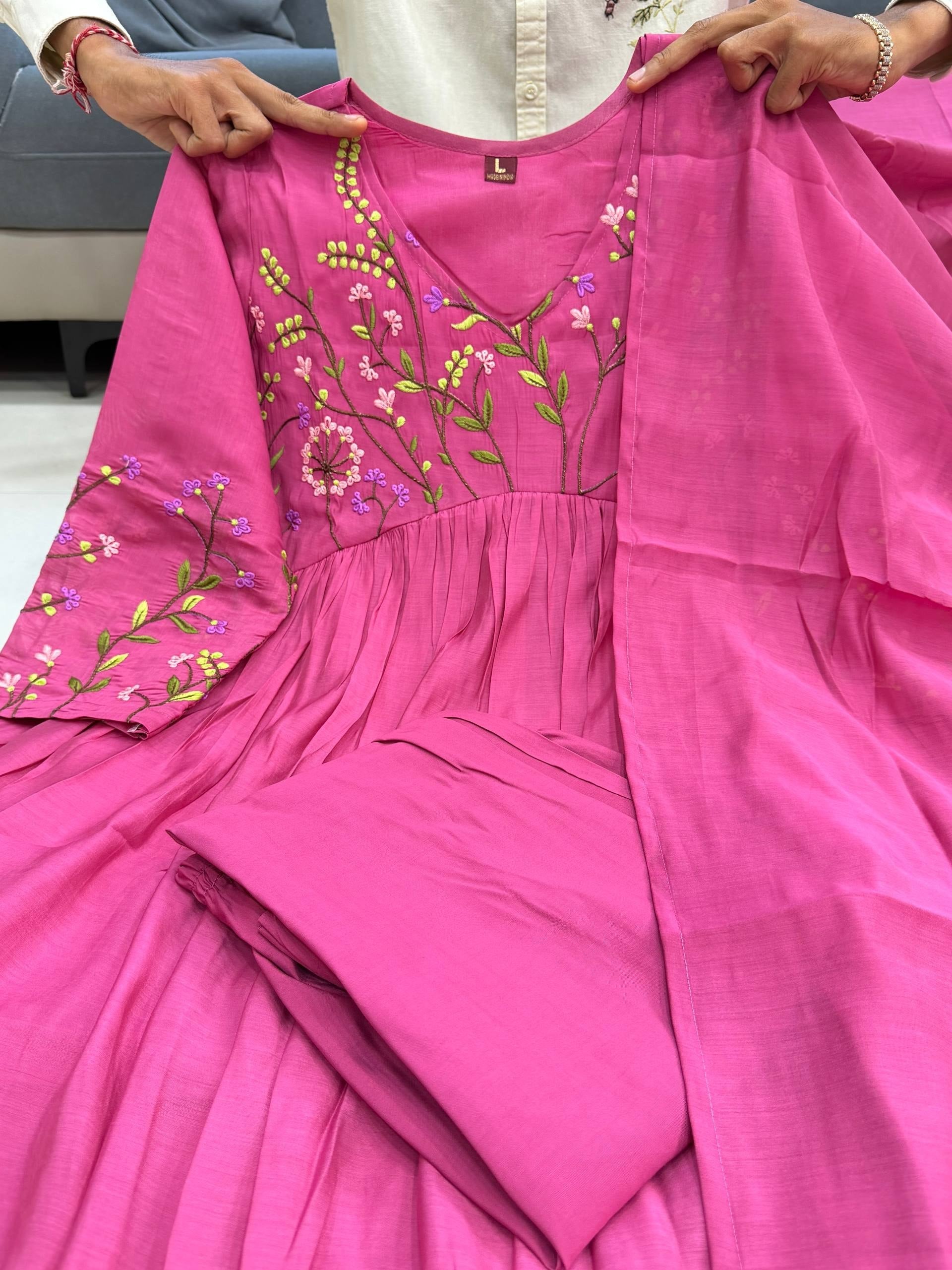 Đěsigner JANHVI ethnic Wear Look Pure Banarasi Mul Chanderi Top With Pent & Dupatta Set