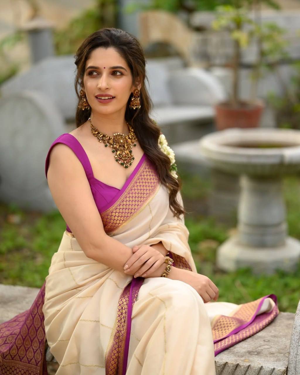Soft Lichi Silk Saree with Rich Pallu & Jacquard Border
